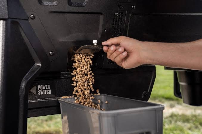 TRAEGER STAYDRY™ PELLET BIN & LID - Image 3